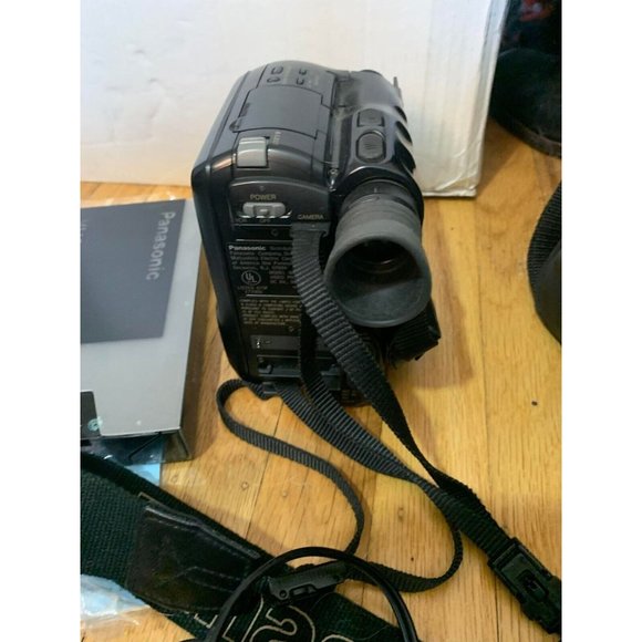 Panasonic Palmcorder AFx6 with Case & Batteries - Powers On Untested - Picture 5 of 6